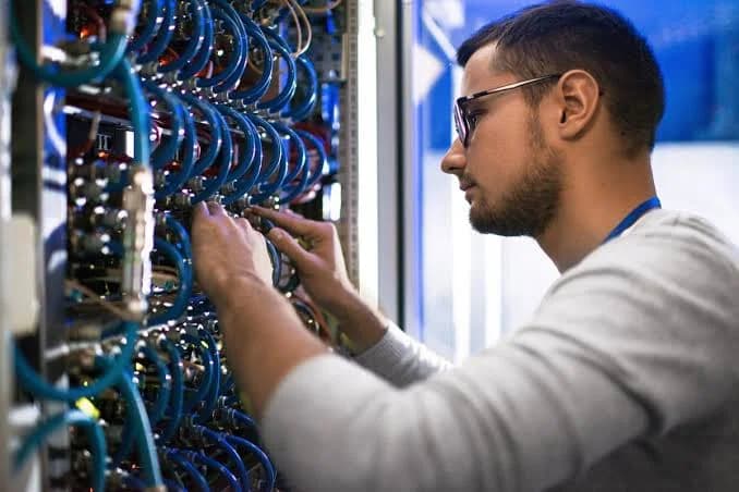 What does a Data Center Technician do?